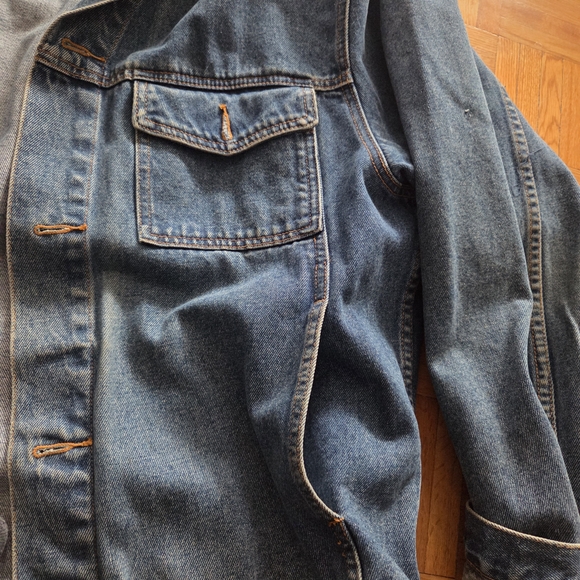 TRUE VINTAGE 90s Men's Denim Jacket | Tan Leather Collar | Trucker Style - Picture 12 of 16